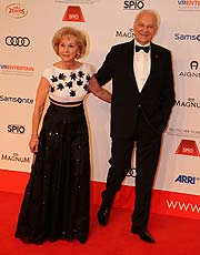 Ex-Minsterpräsident Edmund Stoiber mit Frau Karin @ Roter Teppich Deutscher Filmball 2018 (©Foto. Martin Schmitz)